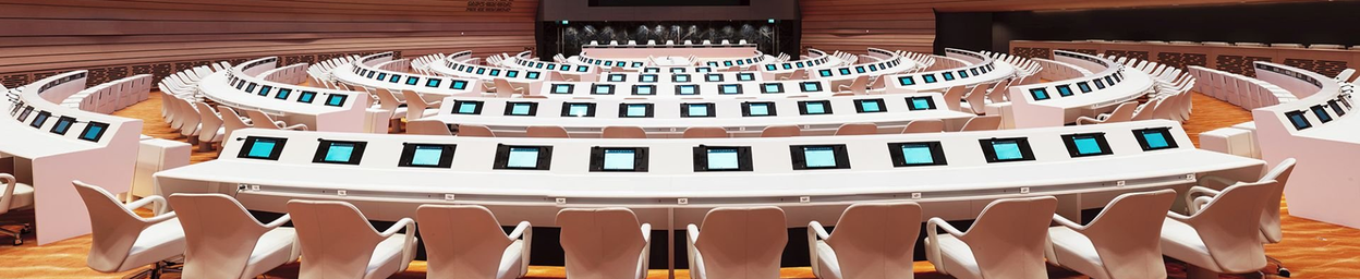 Skjermer og touchskjermer for møte- og konferanserom