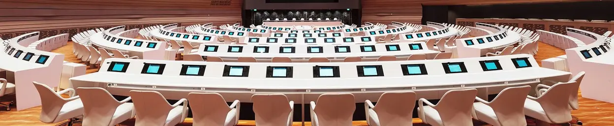 Skjermer og touchskjermer for møte- og konferanserom